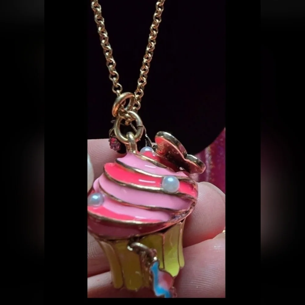 Betsey Johnson Trolls cupcake locket necklace! NWT! - Picture 5 of 12
